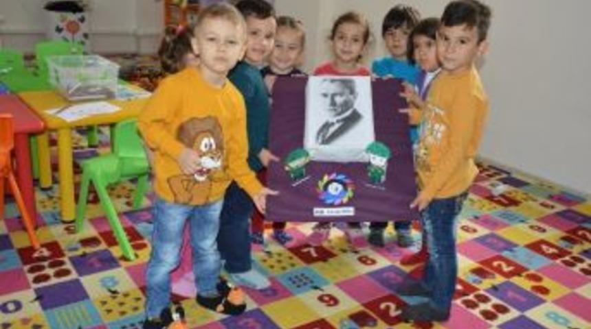 Hanımlar Lokalinde &Ccedil;ocuklar Atat&uuml;rk&rsquo;&uuml; Andı