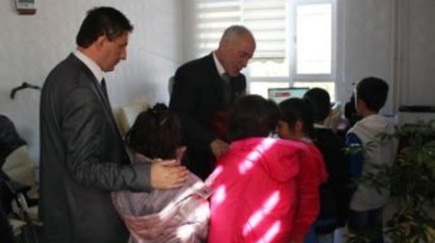 Polatlı Ticaret Odası Soğuk Kış G&uuml;nleri İ&ccedil;in Bin &Ouml;ğrencinin Y&uuml;z&uuml;n&uuml; G&uuml;ld&uuml;rd&uuml;