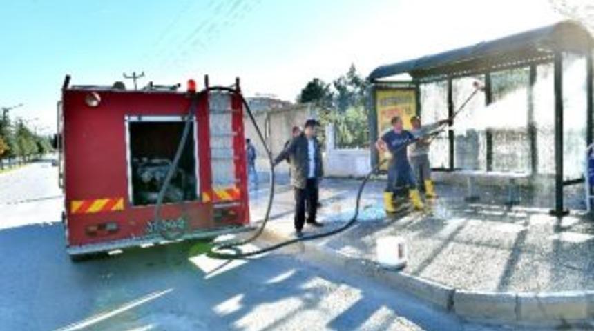 Kastamonu&rsquo;da Otob&uuml;s Durakları Temizleniyor