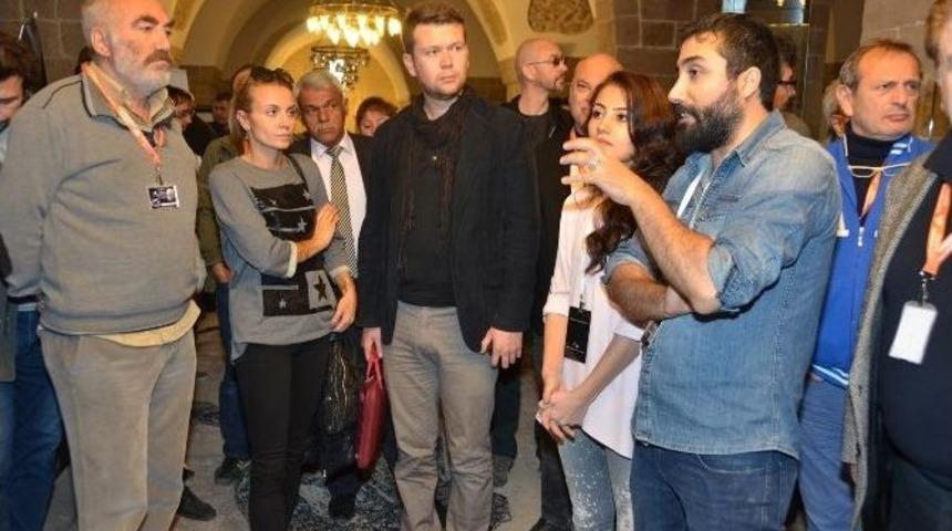 Film Festivalinin Konukları &Uuml;nl&uuml; Tasarımcının Sergisini Gezdi