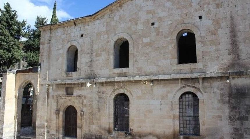 113 Yıllık Cami Kapısı Tarihe Işık Tutuyor