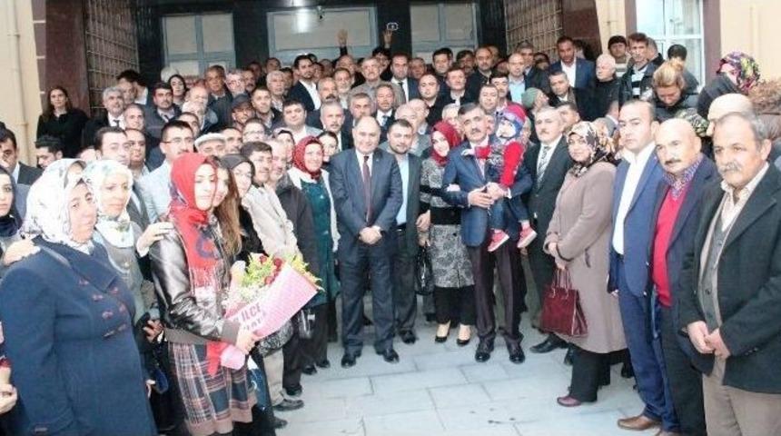 Alpaslan Kavaklıoğlu Ve Erdoğan &Ouml;zegen Mazbatasını Birlikte Aldı