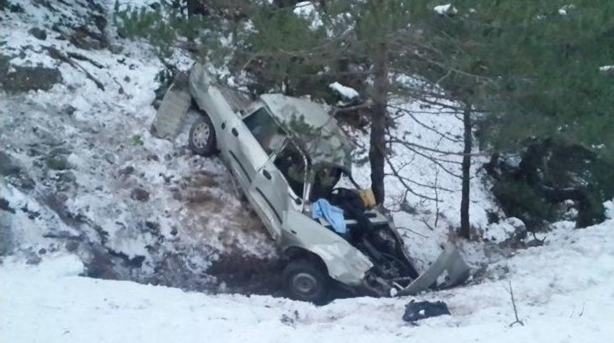 Pikap U&ccedil;uruma Yuvarlandı: 1 &Ouml;l&uuml;, 1 Yaralı