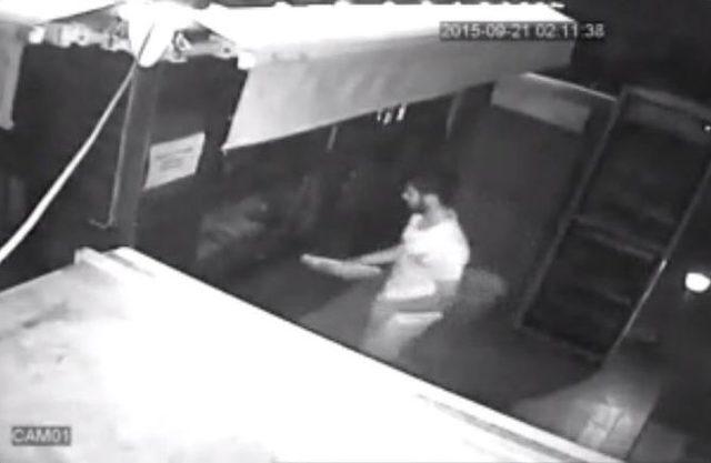 Büfe Hırsızı Önce Kameraya Sonra Polise Yakalandı 1