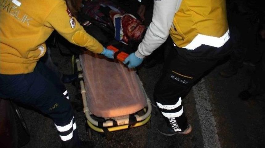 Otomobil İle Tır Kafa Kafaya &Ccedil;arpıştı; 2 Ağır Yaralı