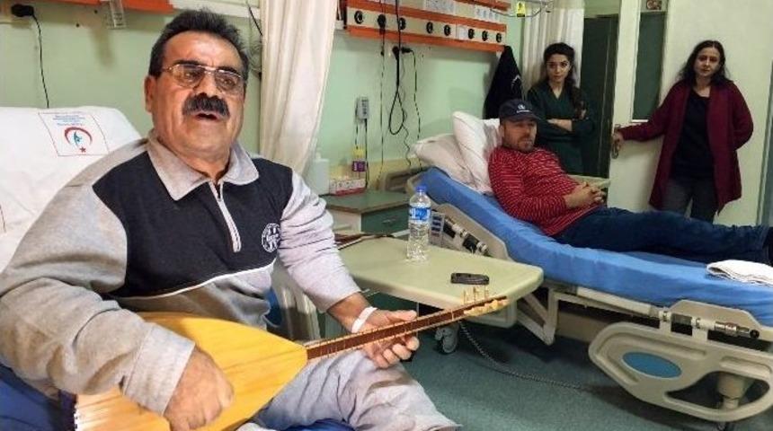 (&ouml;zel Haber) Ağır Hastalara Sazıyla Moral Veriyor
