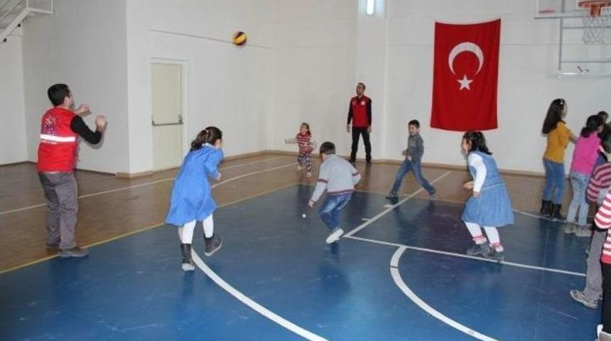 &Ouml;ğrencilerden Gen&ccedil;lik Merkezi&rsquo;ne Ziyaret