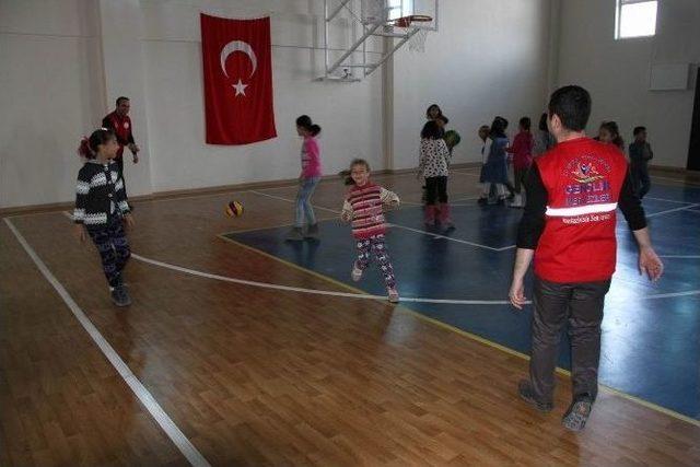 Öğrencilerden Gençlik Merkezi’ne Ziyaret