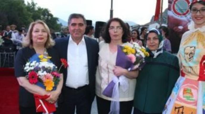 Başkan &Ouml;zdemir&rsquo;e Yılın Belediye Başkanı &Ouml;d&uuml;l&uuml;