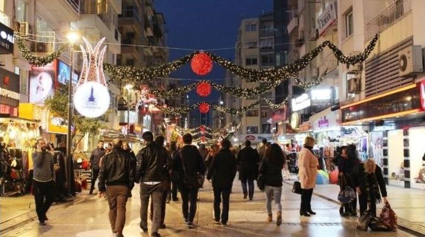 İzmir&rsquo;de Yılbaşı Hareketliliği