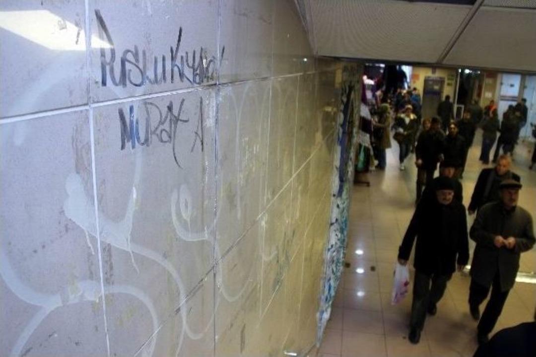 B&uuml;y&uuml;kşehir Kent Mobilyalarına Verilen Zarardan Muzdarip