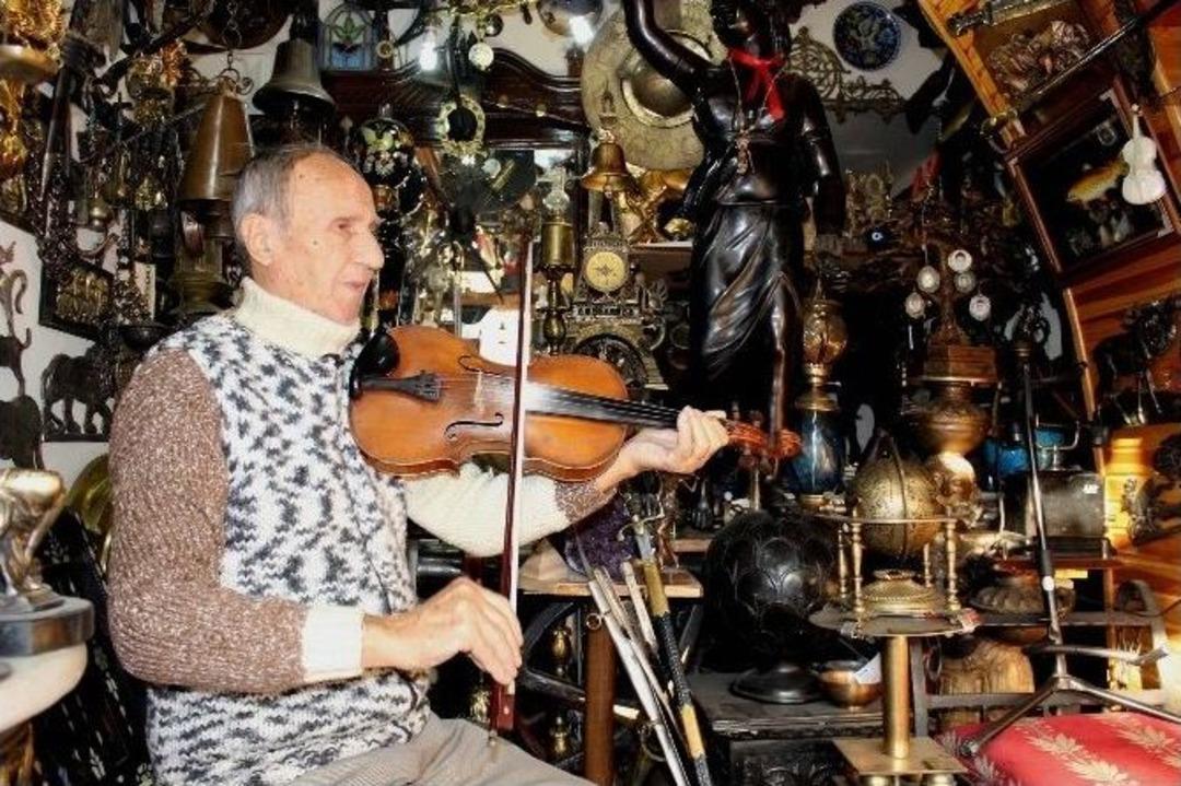 Bu Koleksiyoner Bir Başka