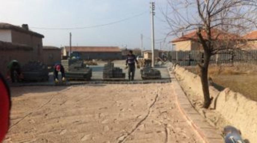 Yenikent&rsquo;te Yol &Ccedil;alışmaları S&uuml;r&uuml;yor