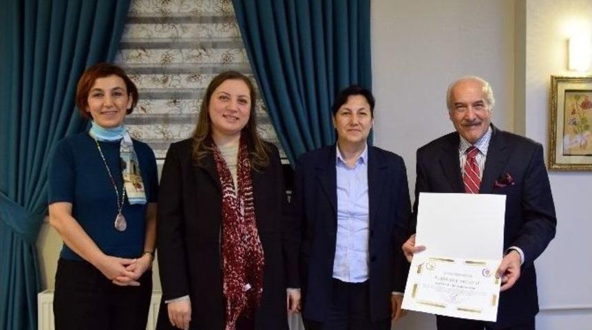 Emekli Olan &Ouml;ğretim &Uuml;yelerine Veda Yemeği