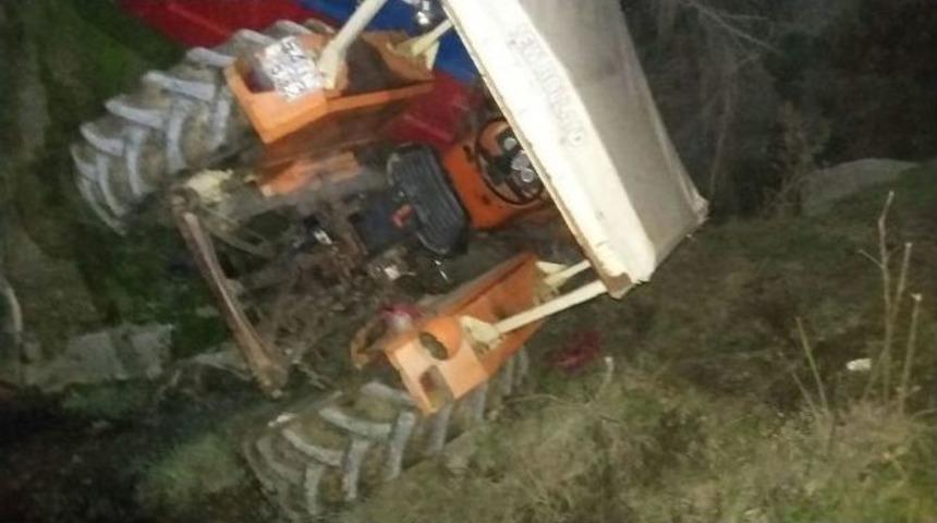 Dereye U&ccedil;an Trakt&ouml;r&uuml;n Alkoll&uuml; S&uuml;r&uuml;c&uuml;s&uuml; Ağır Yaralandı