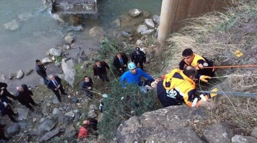 Osmaniye&rsquo;de Kanyona D&uuml;şen Şahsı Afad Ve Odak Ekibi Kurtardı