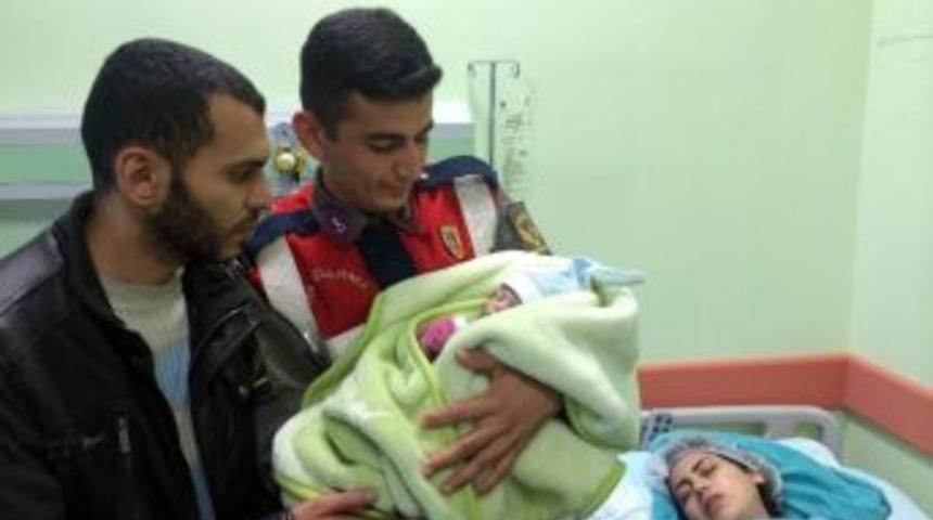 Suriyeli Sığınmacı Umuda Yolculuk Sırasında Erken Doğum Yaptı