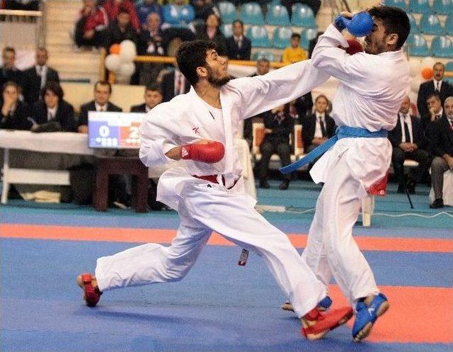 Büyükler Türkiye Karate Şampiyonası’nda Uygur Ve Eltemur Zirvede