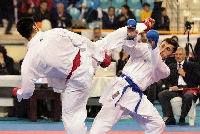 Büyükler Türkiye Karate Şampiyonası’nda Uygur Ve Eltemur Zirvede