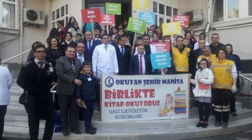 &Ouml;ğrenciler Kitaplarıyla Hastaneye Koştu