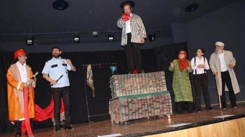 Didim’de “böyle Gelmiş Böyle Gitmez” Oyunu Beğeni Topladı