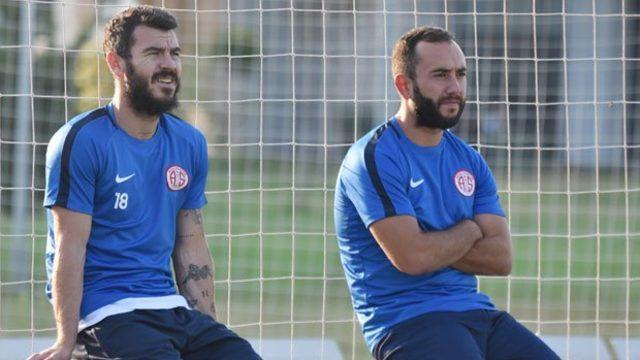 Antalyaspor Olcan Adın'la 1 yıllık sözleşme imzaladı