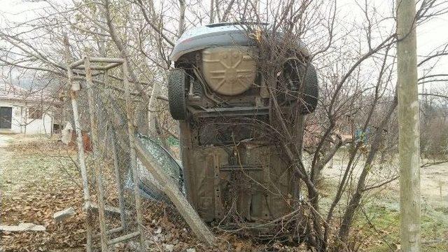 Tokat’ta Otomobil Ağaca Çarptı: 2 Yaralı