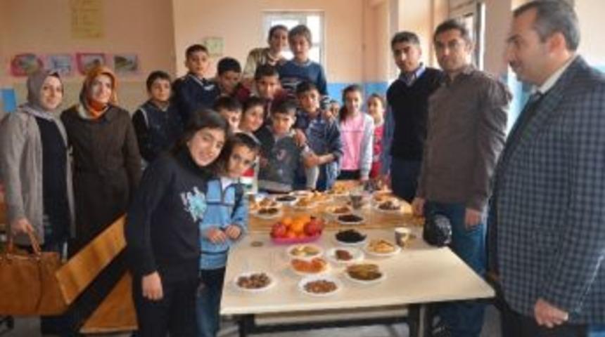 &Ouml;ğrenciler Yerli Malı Haftasını Kutladı