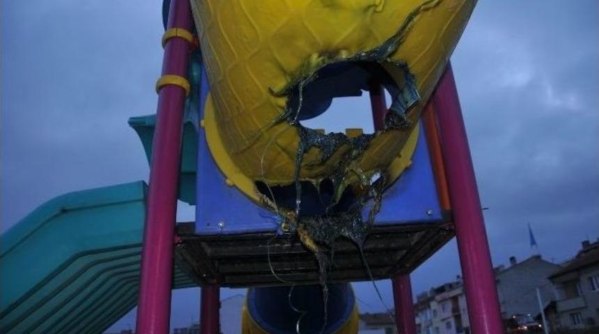 Boz&uuml;y&uuml;k&rsquo;te Park Tahribatının &Ouml;n&uuml;ne Ge&ccedil;ilemiyor