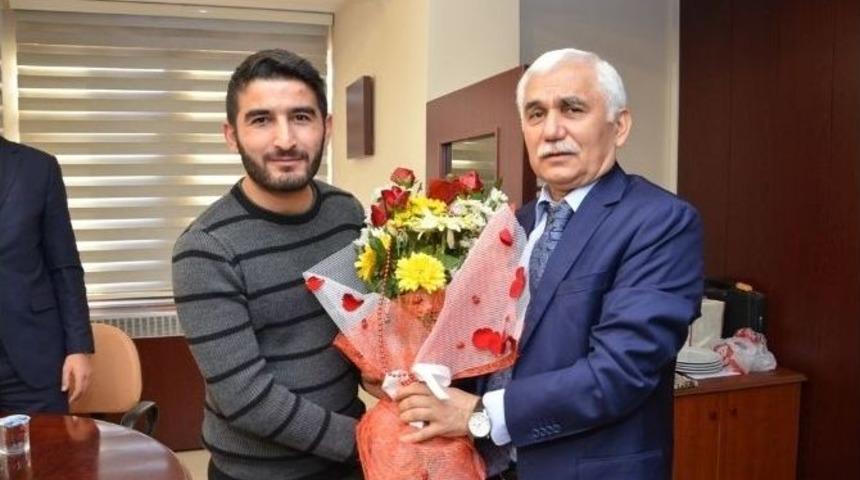 Vali Alimoğlu Misafir &Ouml;ğrencilerle Buluştu