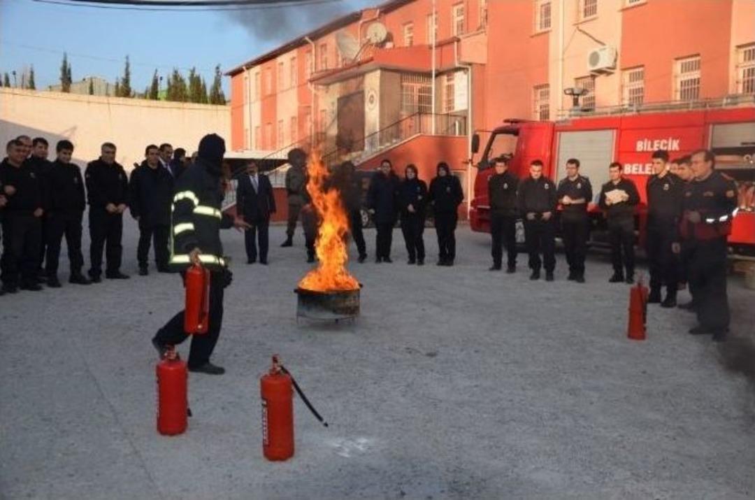 Bilecik M Tipi Kapalı Cezaevi&rsquo;nde Yangın S&ouml;nd&uuml;rme Eğitimi Ve Olağan &Uuml;st&uuml; Hal Tatbikatı Yapıldı