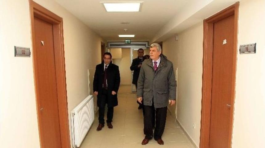 Başkan Karaosmanoğlu, &Ouml;ğrenci Yurtlarını İnceledi