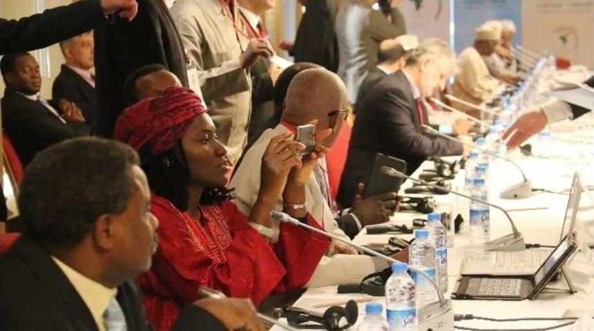 Başbakan Davutoğlu, Afrika D&uuml;ş&uuml;nce Kuruluşlarıyla Buluştu