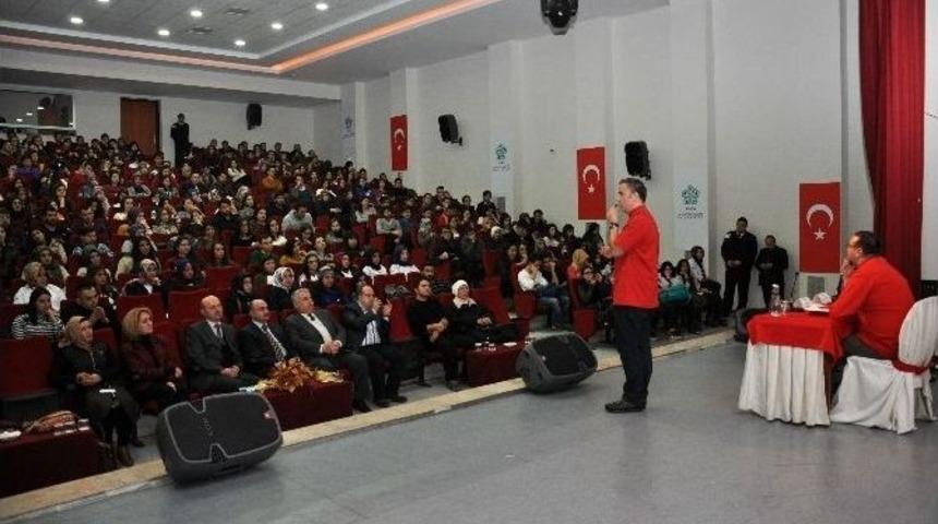 Ne&uuml;&rsquo;de &Uuml;nl&uuml; Şefler Deneyimlerini &Ouml;ğrencilerle Paylaştı