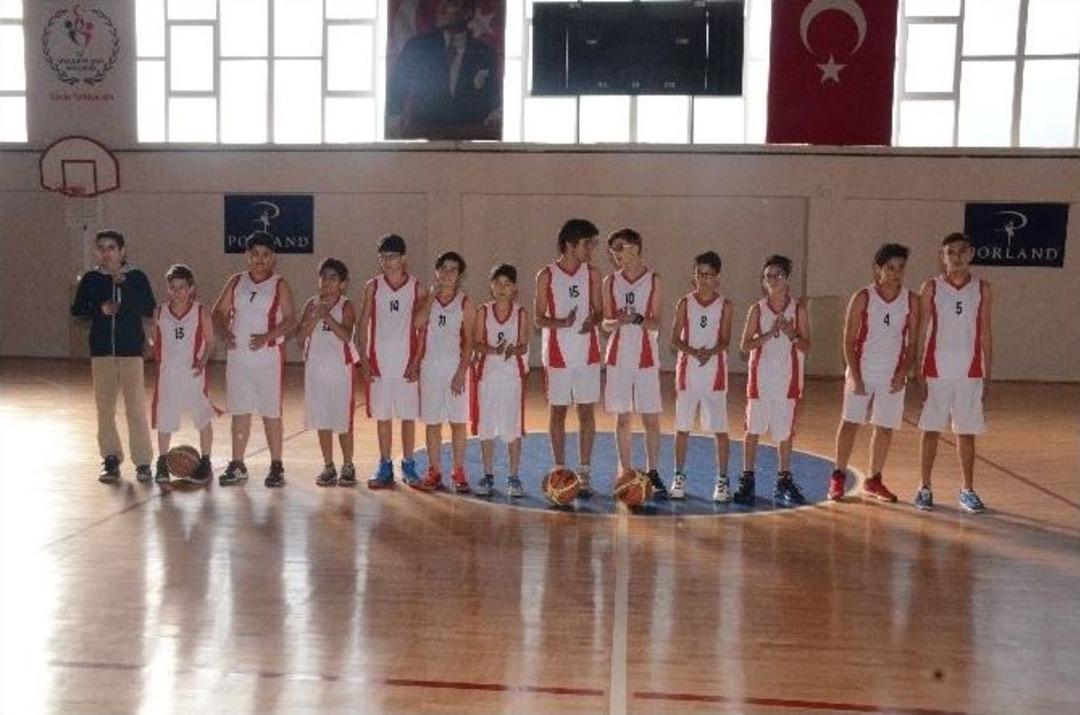 Yıldız Erkekler İl Birincisi Edebali Ortaokulu Oldu