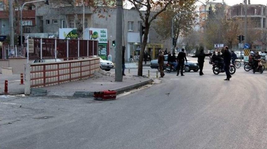 Ş&uuml;pheli Bavul F&uuml;nye İle Patlatıldı