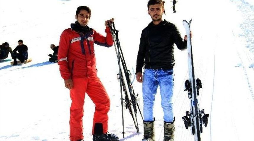 Hakkari&rsquo;de Kayak Heyecanı Başladı