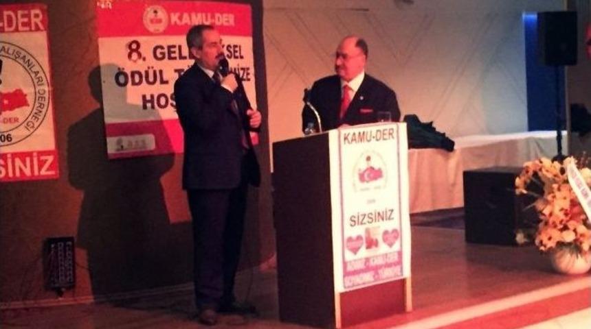 Necati G&uuml;rsoy Yılın En Başarılı İl&ccedil;e Belediye Başkanı &Ouml;d&uuml;l&uuml;n&uuml; Aldı