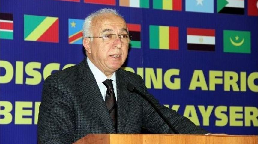 Hi&ccedil;yılmaz Afrika Birliği &Uuml;yesi 23 &Uuml;lkeden 25 B&uuml;y&uuml;kel&ccedil;i Ve Maslahatg&uuml;zarlar İle Yemekte Bir Araya Geldi