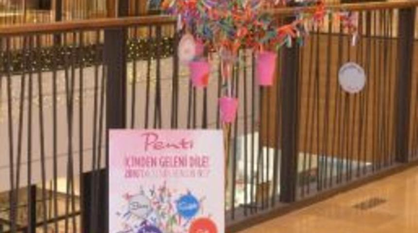 Dilek Tutma Geleniği Piazza&rsquo;nın Dilek Ağacı İle Yaşatılıyor