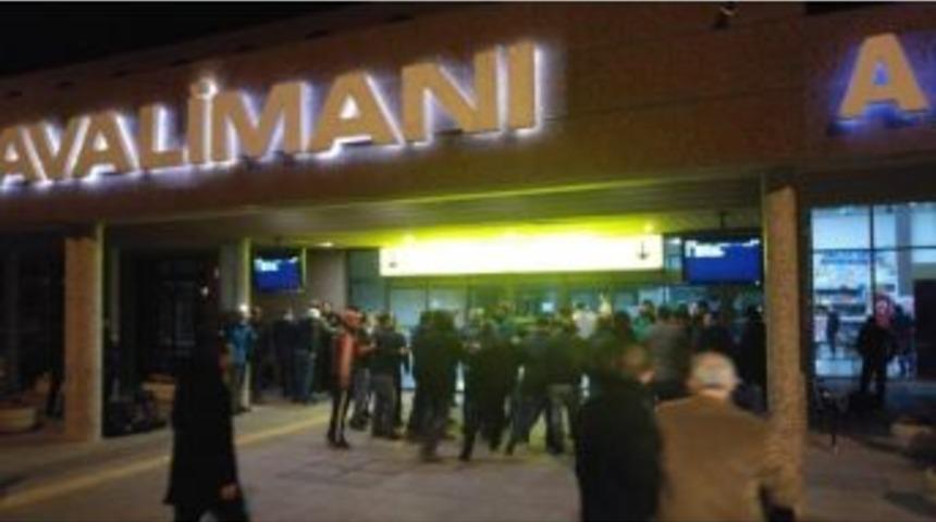 Bursaspor Konya D&ouml;n&uuml;ş&uuml; Tepkilerle Karşılandı...