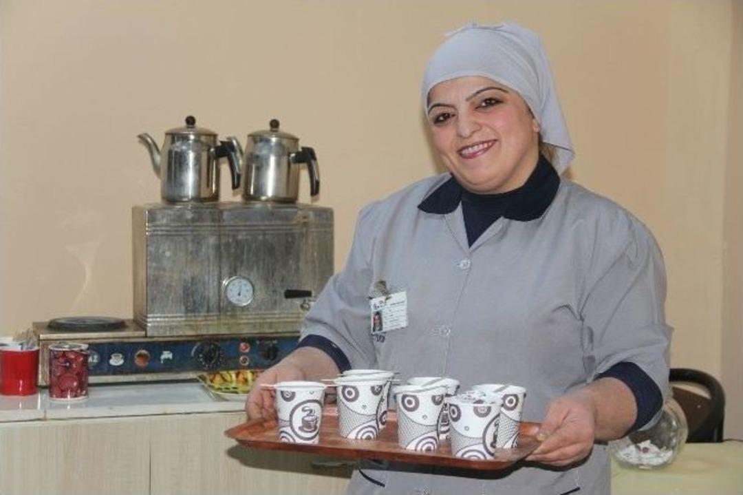 (&ouml;zel Haber) G&uuml;nd&uuml;z İş&ccedil;i, Akşam &Ouml;ğrenci Evde İse Anne