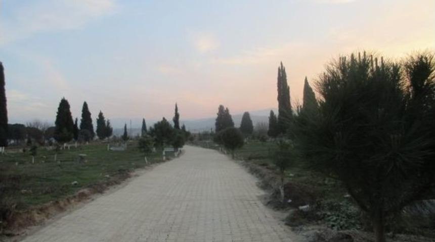 B&uuml;y&uuml;kşehir&rsquo;den Ahmetli Kabristanlarina Bakim &Ccedil;alışması