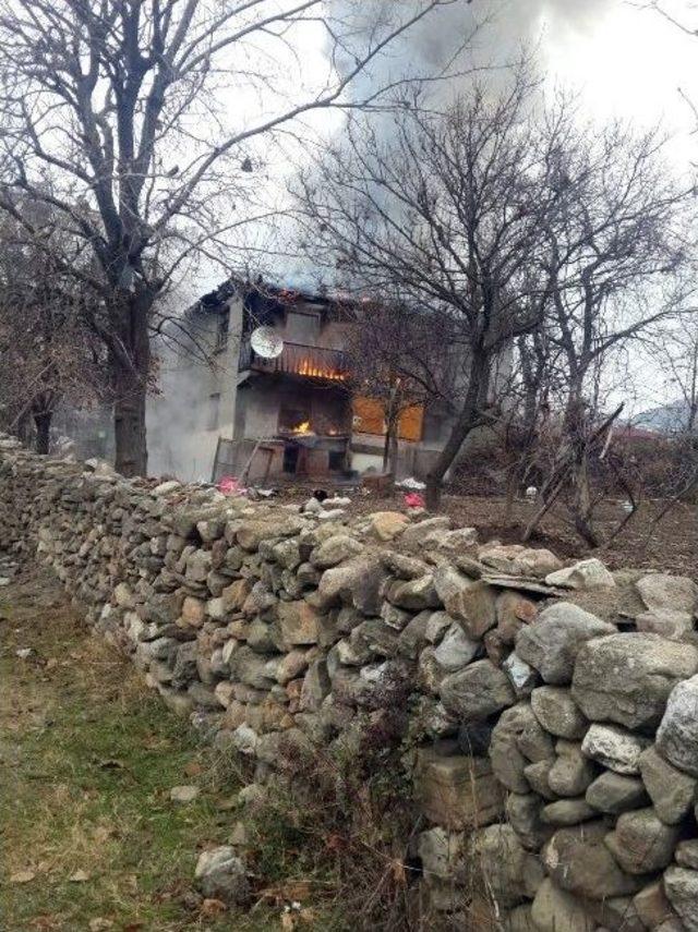 Kastamonu’da Şehit Annesinin Evi Yandı