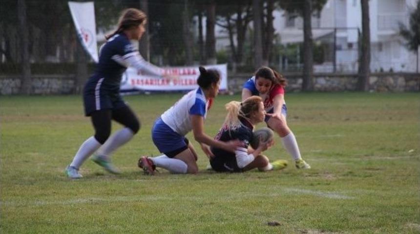 &Uuml;niversiteler Rugbi Ligi Kuşadası&rsquo;nda Devam Ediyor