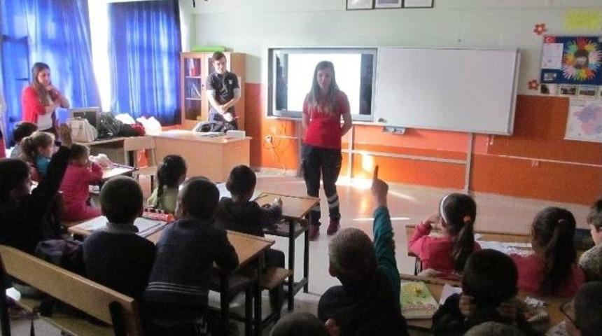 İlkokul &Ouml;ğrencilerine Paramedik Mesleğini Anlattılar