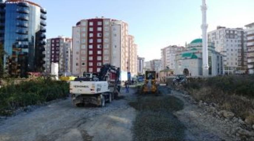 Trabzon B&uuml;y&uuml;kşehir Belediyesinden Yol &Ccedil;alışması