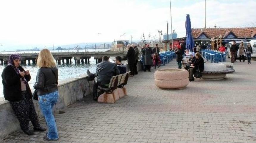 G&uuml;neşli Havayı Fırsat Bilen Tekirdağlılar Sahilde Vakit Ge&ccedil;irdi