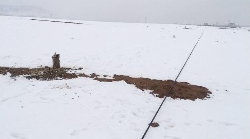 G&uuml;roymak&rsquo;ta Telefon Direkleri &Ccedil;alındı