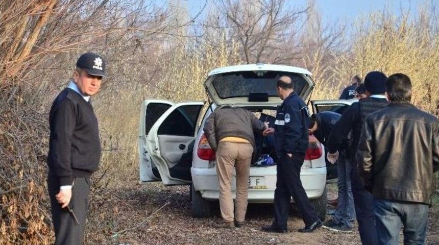 Polisten Ka&ccedil;an Ş&uuml;pheli Ara&ccedil; Terk Edilmiş Olarak Bulundu